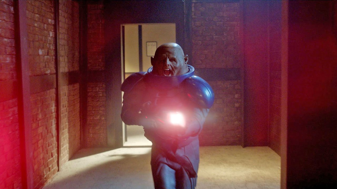 strax-on-the-offensive-crimson-horror-doctor-who-back-when
