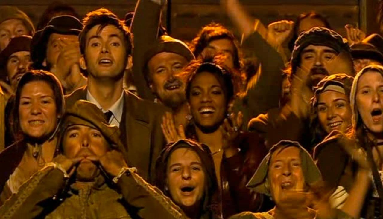 tennant-and-companion-martha-jones-in-globe-theatre-audience