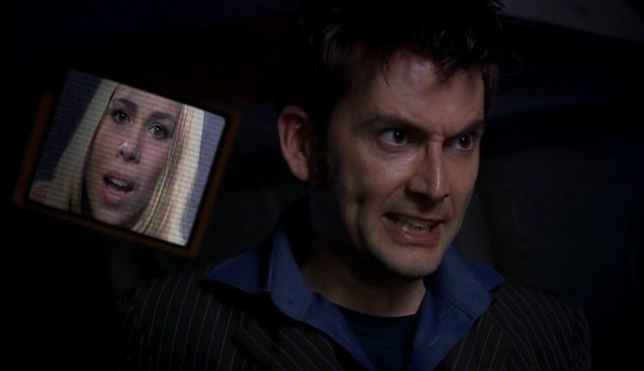 tennant-doesn't-see-rose-screaming-on-the-television-screen-midnight-doctor-who-back-when