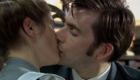 tennant-kissing-joan-aka-daisy-from-spaced-doctor-who-back-when-human-nature