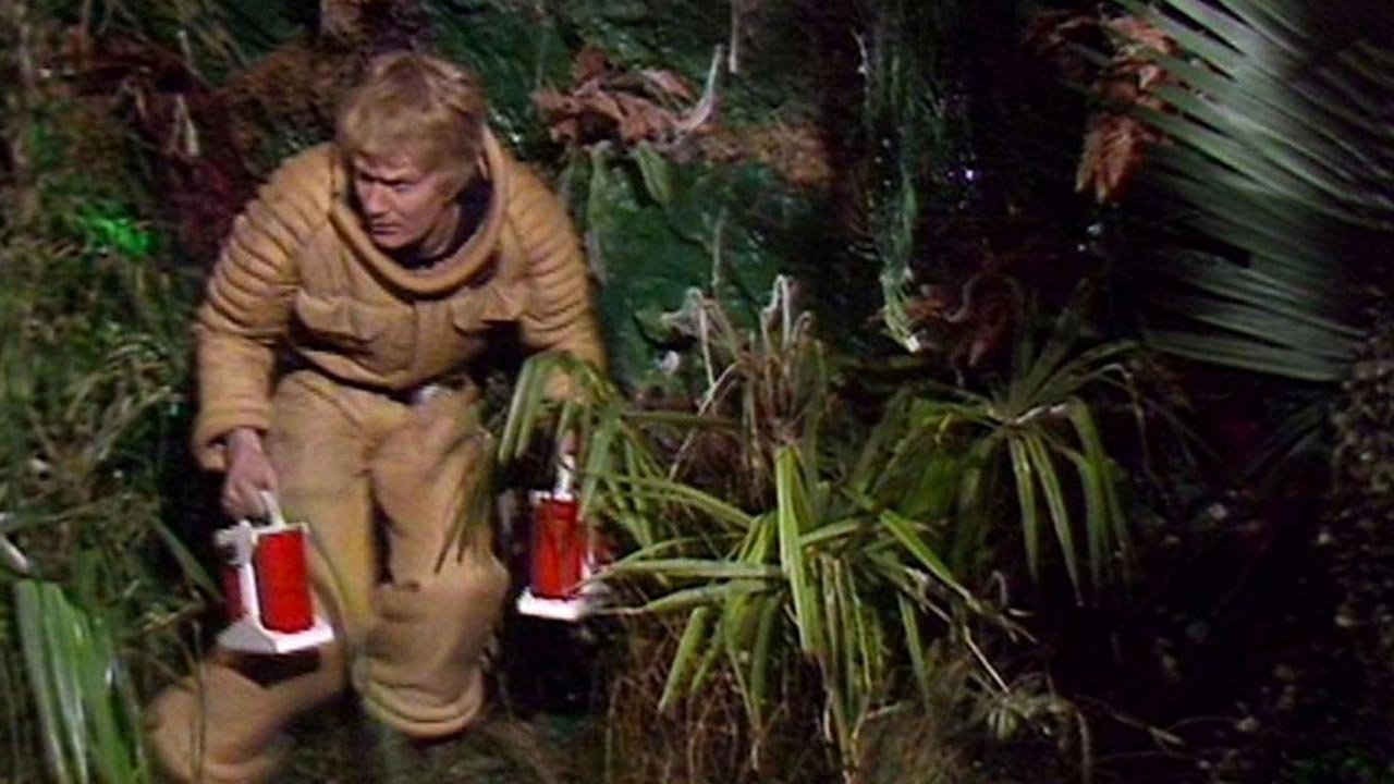 thal-with-lunchbox-bombs-planet-of-the-daleks-doctor-who-back-when