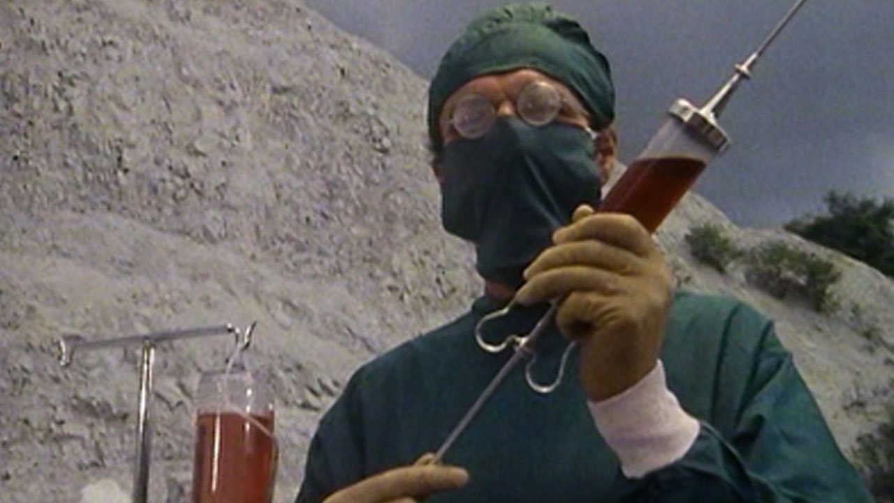 the-master-sends-creepy-surgeon-after-tom-baker-deadly-assassin-doctor-who-back-when