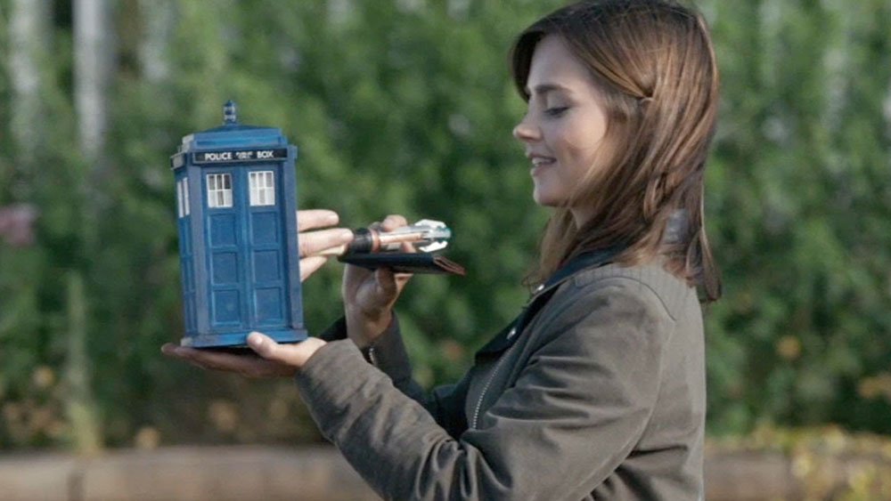 tiny-tardis-capaldi-twelve-hands-sonic-screwdriver-to-companion-clara-oswald-flatline-doctor-who-back-when