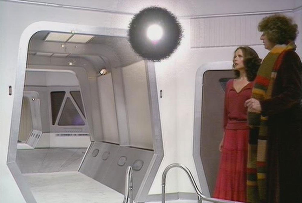 tom-baker-four-and-romana-encuonter-a-megara-stones-of-blood-doctor-who-back-when