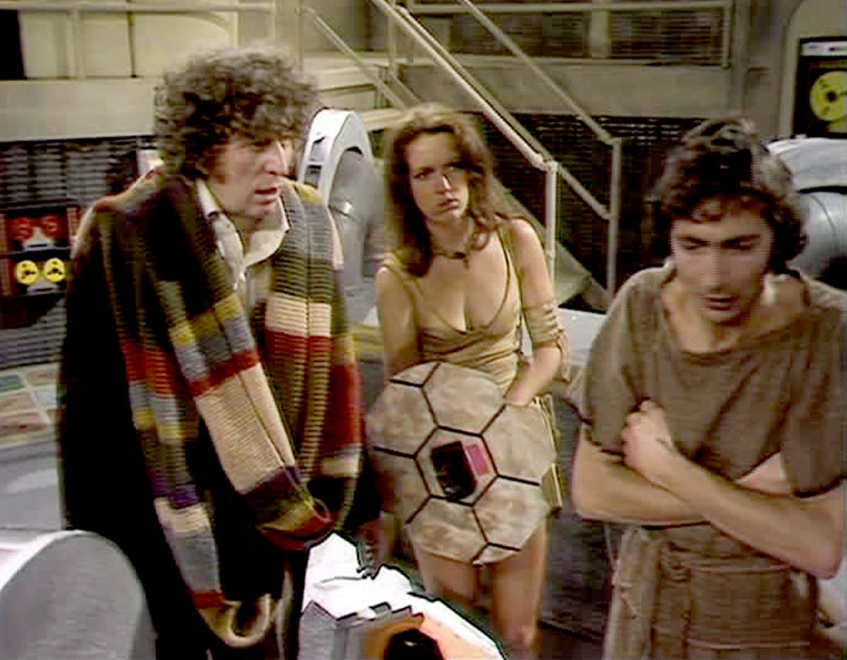 tom-baker-four-with-companion-leela-and-whatshisface-the-young-minyan-doofus-underworld-doctor-who-back-when