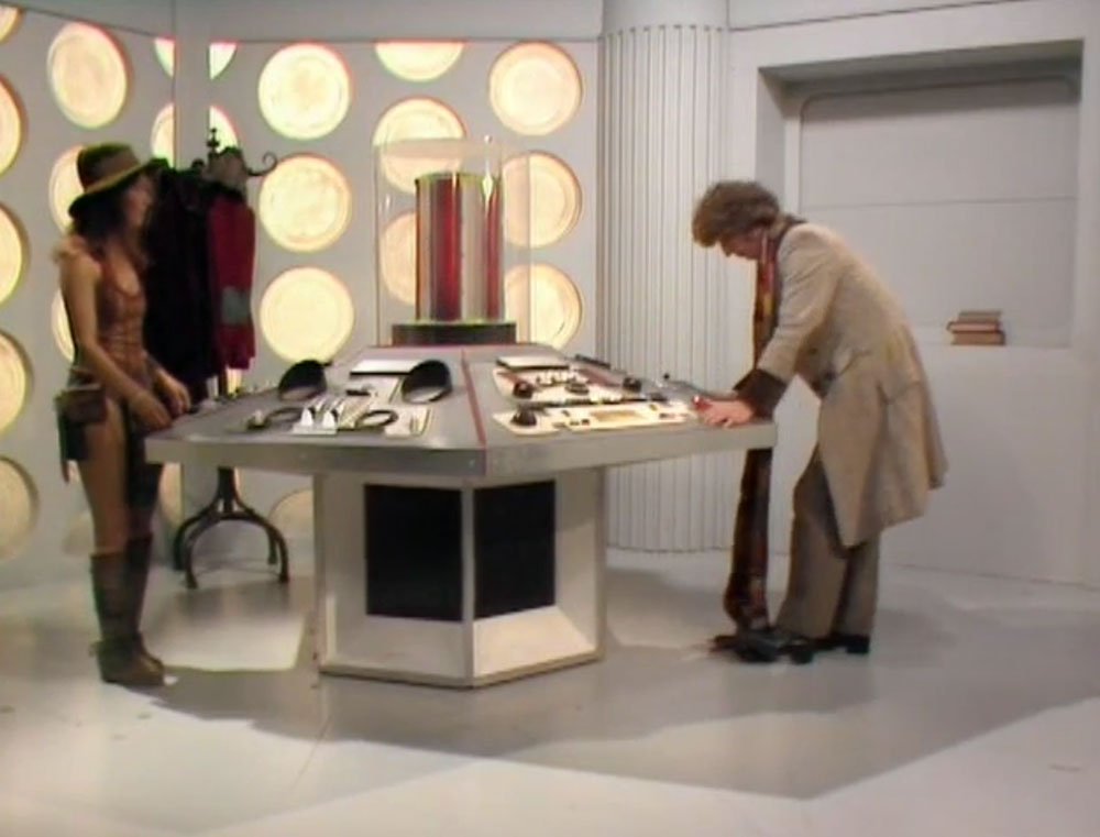 tom-baker-fourth-doc-and-leela-in-number-two-control-room-new-primary-tardis-console-invisible-enemy-doctor-who-back-when