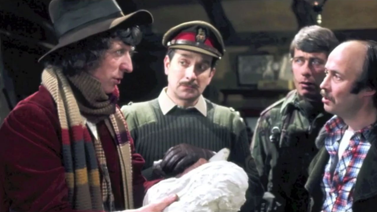 tom-baker-fourth-doctor-with-brigadier-and-benton-telling-clint-howard-doppelganger-about-teeth-terror-of-the-zygons-doctor-who-back-when