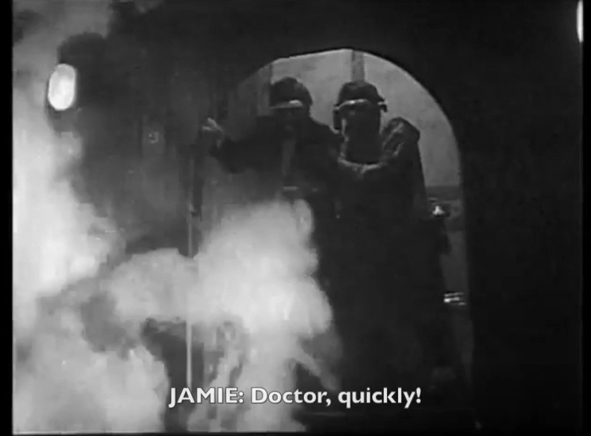 troughton-and-jamie-in-gas-masks-attacked-by-foam-fury-from-the-deep-doctor-who-back-when