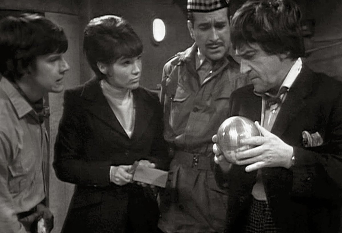 troughton-jamie-victoria-and-lethbridge-stewart-inspect-an-orb-doctor-who-back-when-web-of-fear