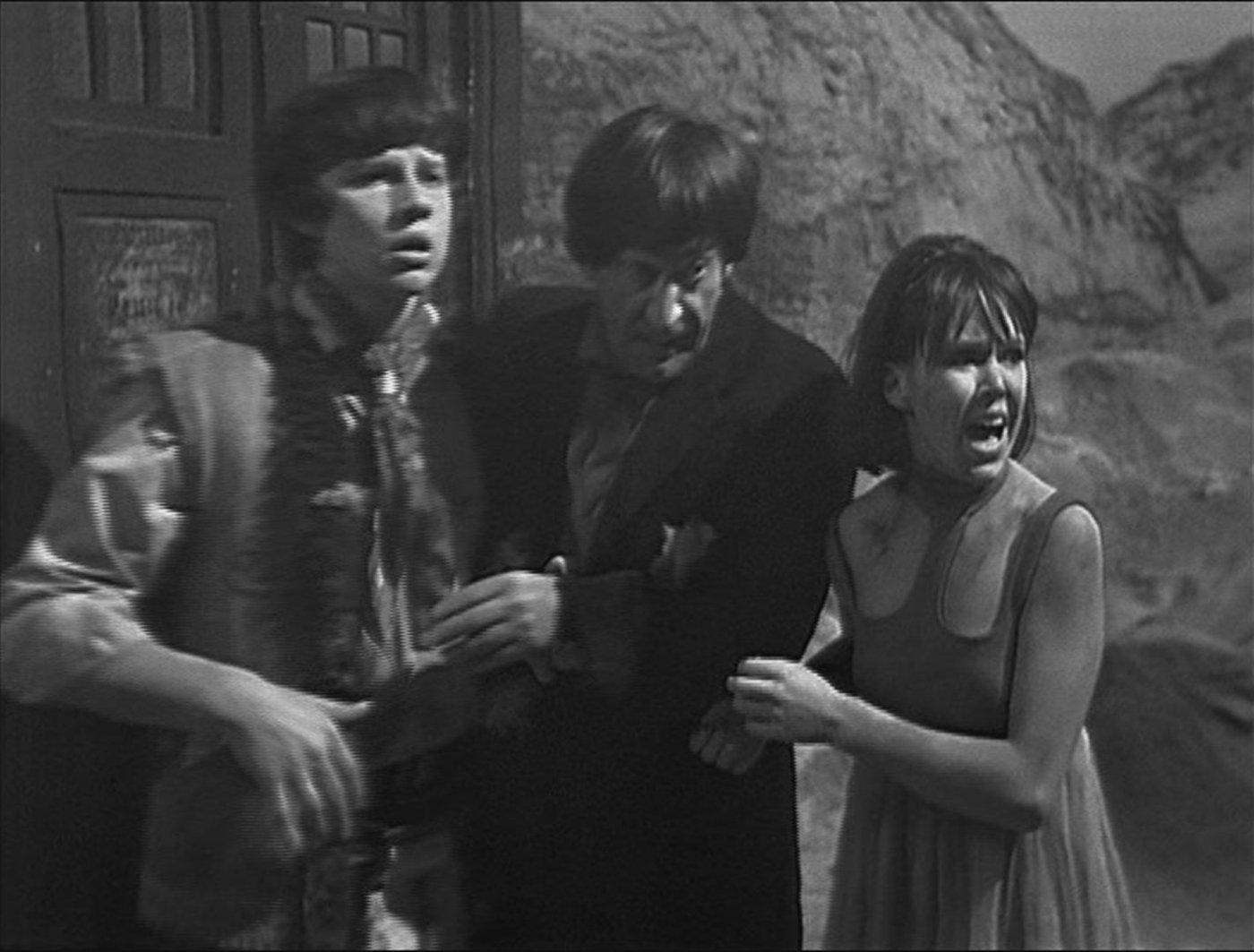 troughton-jamie-zoe-by-the-tardis-doctor-who-back-when-the-dominators