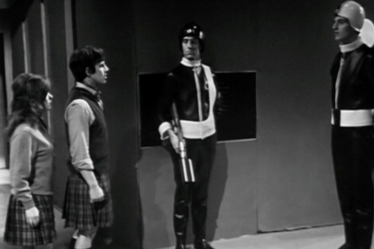 victoria-jamie-and-guards-The-Enemy-of-the-World-Doctor-Who-Back-When