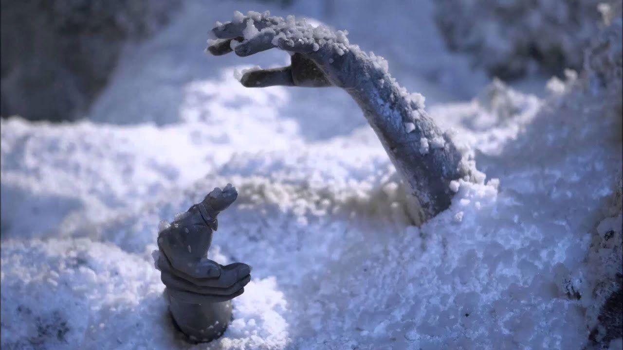 weepig-angel-buried-in-the-snow-time-of-the-doctor-who-back-when