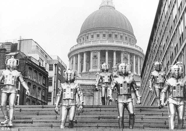 whobackwhen doctorwho drwho doctor who classicwho 1968 cybermen st pauls